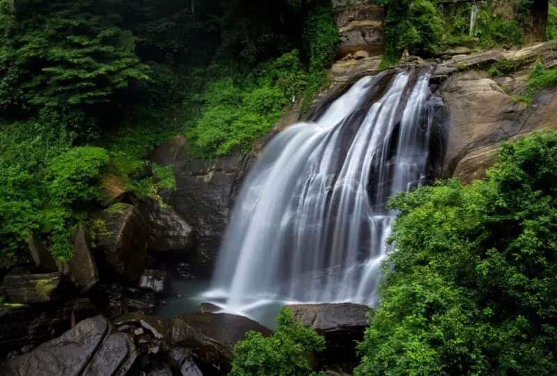 Wasserfall-Hopping